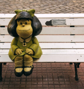 Estátua da Mafalda em San Telmo, Argentina