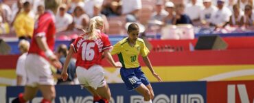 Sissi em campo com camisa da seleção brasileira