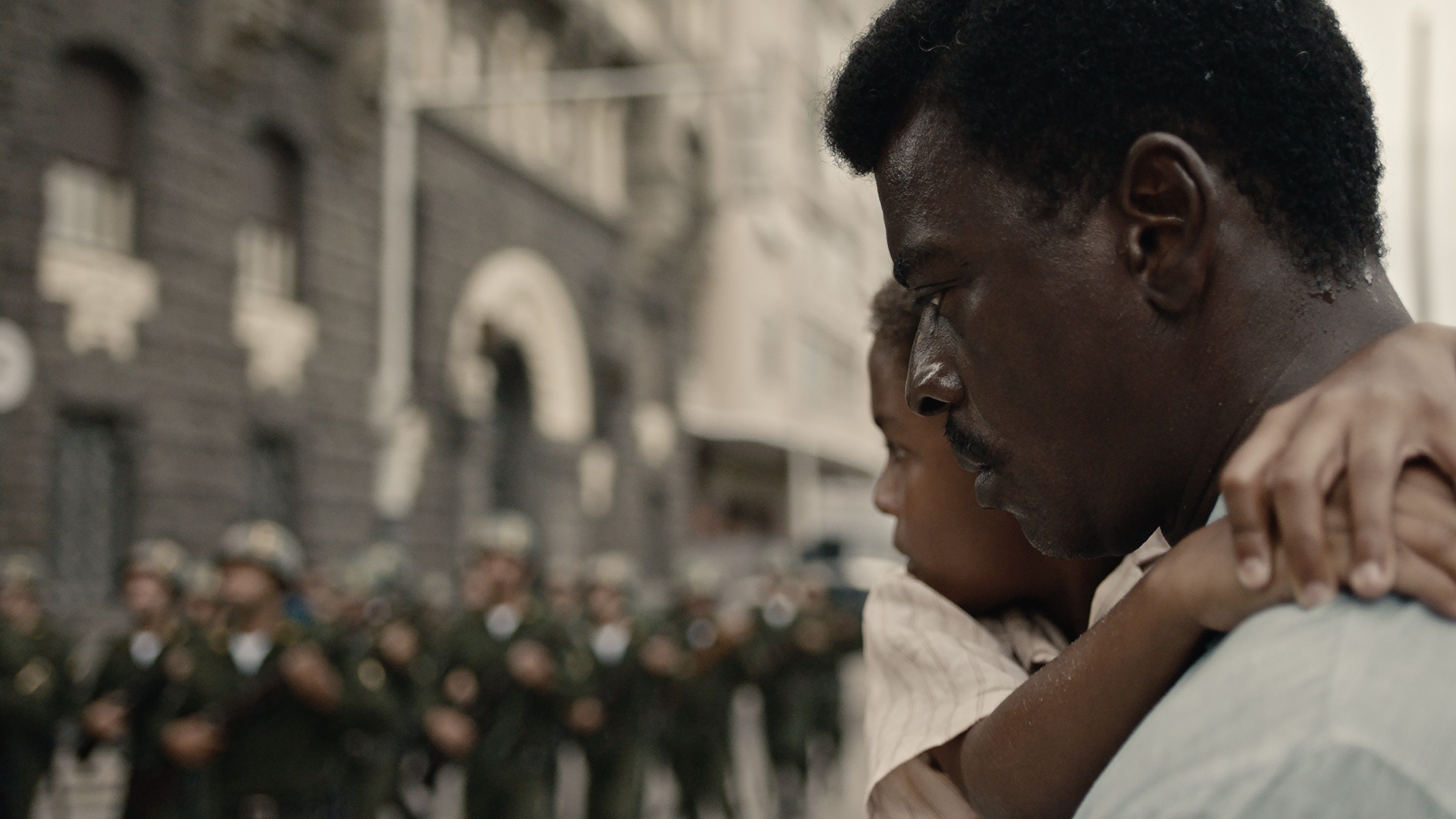 Imagem do filme mostra Seu Jorge interpretando Carlos Marighella