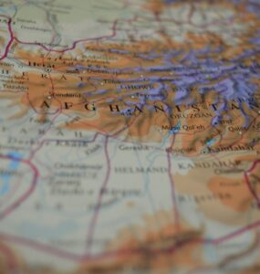 Imagem de um mapa mundi com zoom focado no Afeganistão