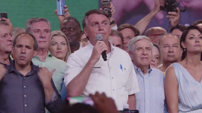 Foto de Bolsonaro em meio a multidão no evento do PL