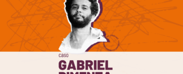 Fundo laranja com rosto de Gabriel Pimenta em preto e branco. Em roxo, em primeiro plano, aparece o texto Caso Gabriel Pimenta". No canto superior à esquerda o logo do Colab está em branco.