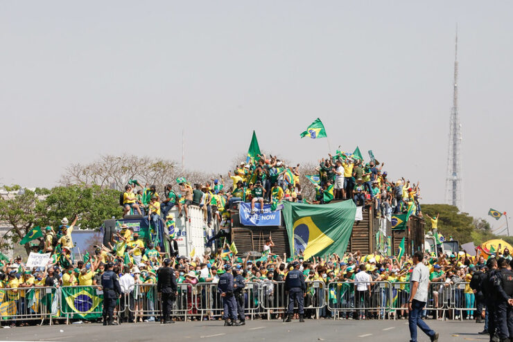 Memória e símbolos nacionais: a relação do brasileiro com o verde e amarelo