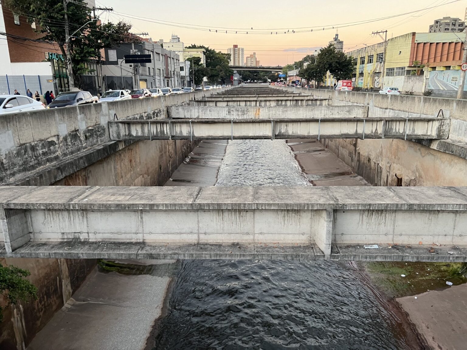 Do rio ao concreto: a canalização dos cursos d'água em BH - Colab