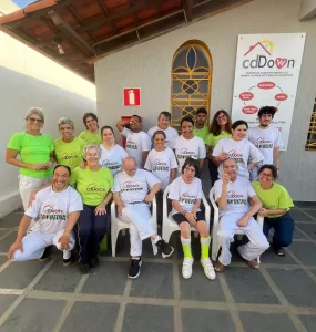 Equipe e alunos do Centro de Desenvolvimento Down (CDDOWN) Planalto.