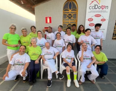 Equipe e alunos do Centro de Desenvolvimento Down (CDDOWN) Planalto.