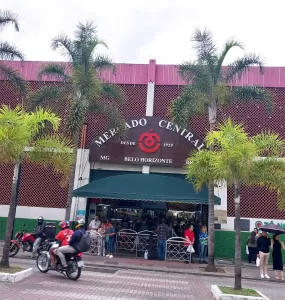 Imagem mostra a fachada do Mercado Central, em Belo Horizonte.