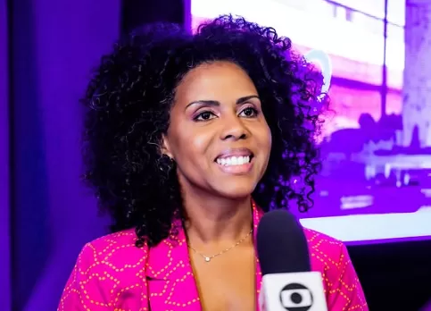 Marciele Delduque sorridente em uma entrevista