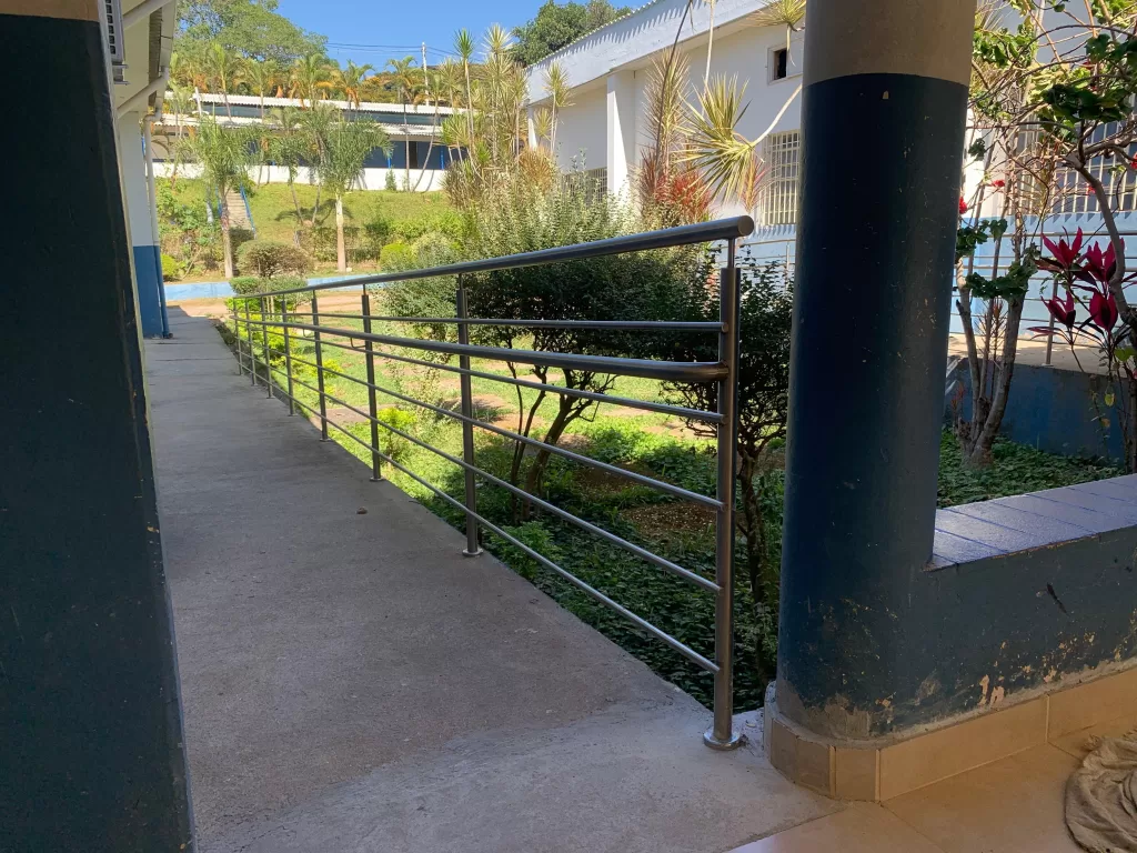 Rampa De Acesso Ao Prédio De Educação Física Na Uemg Ibirité