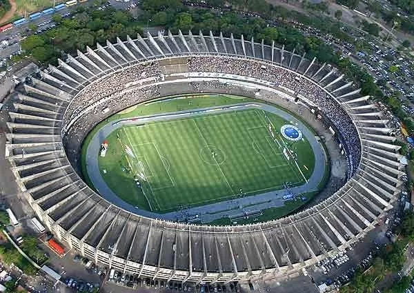 Mineirão antigo com a torcida do Cruzeiro/ Crédito: Sdhaka2000
