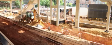 Trabalhadores atuando nas obras da futura Estação Amazonas, que fará parte da Linha 2 do Metrô de Belo Horizonte.