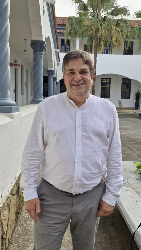 Professor Ulisses Araújo, da USP e presidente da Pan PBL, fala sobre metodologias ativas e aprendizagem baseada em problemas durante o PBL 2025 na PUC Minas.