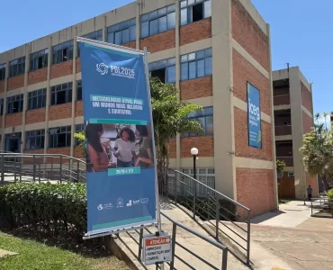 Evento internacional PBL 2025 reúne educadores e pesquisadores na PUC Minas.