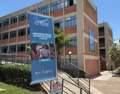 Evento internacional PBL 2025 reúne educadores e pesquisadores na PUC Minas.