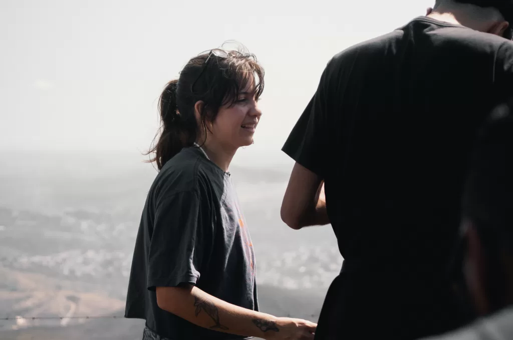 Helena Reis, durante a gravação do documentário Feridas na Terra, no Taquaril. Foto: Gabrieu Algusto/Acervo pessoal