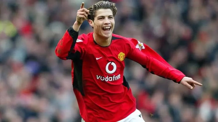 Cristiano Ronaldo comemorando primeiro gol pelo Manchester United durante os primeiros anos da carreira no futebol inglês
