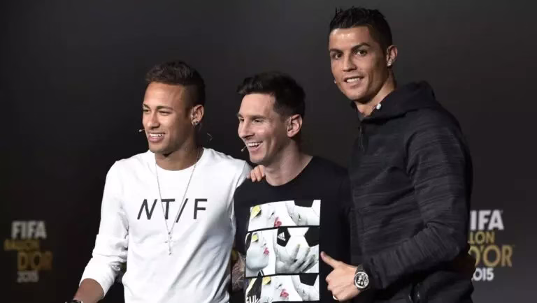Neymar, Lionel Messi e Cristiano Ronaldo juntos durante evento da FIFA em 2015